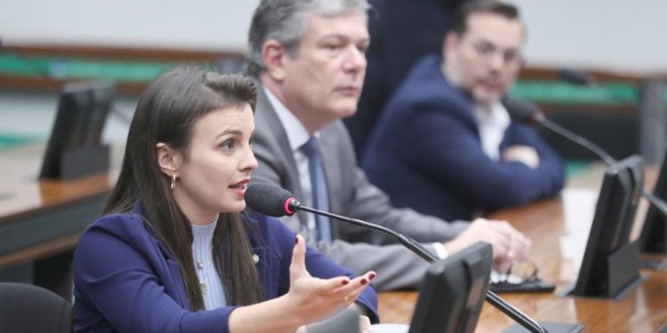 Câmara aprova projeto que garante aposentadoria para trabalhadoras rurais