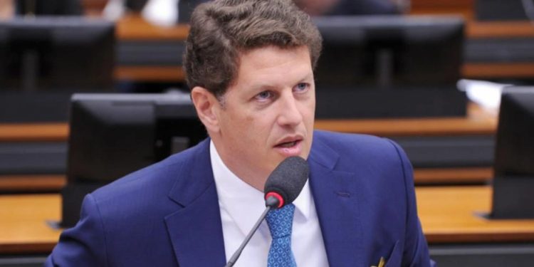 Câmara avança em projeto que susta norma sobre uso de florestas públicas