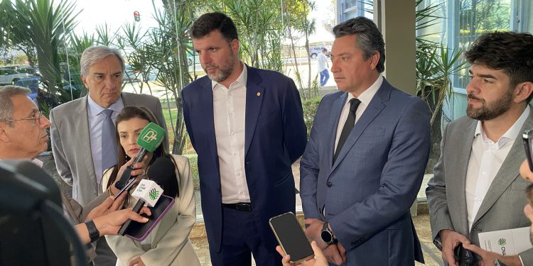 Dumping do leite é risco social e à segurança alimentar do país