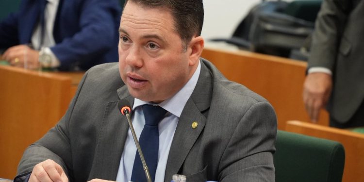 Comissão de Agricultura da Câmara convoca ministro da Educação para explicar curso exclusivo do MST na UFPE