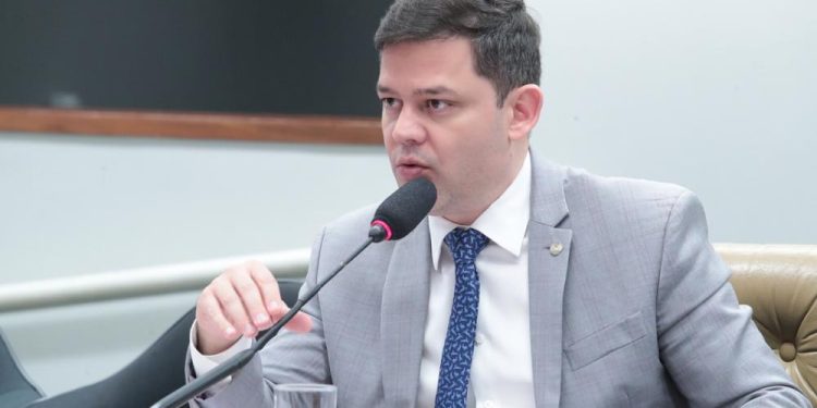Comissão aprova projeto que combate fraudes no setor de combustíveis