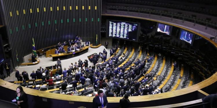 Câmara aprova reforma do Imposto de Renda com garantias para o produtor rural