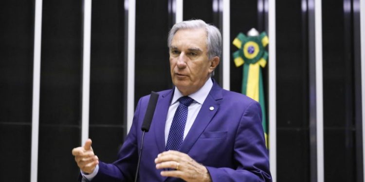 Deputados defendem acesso de pequenos produtores a tecnologias de melhoramento genético do gado leiteiro