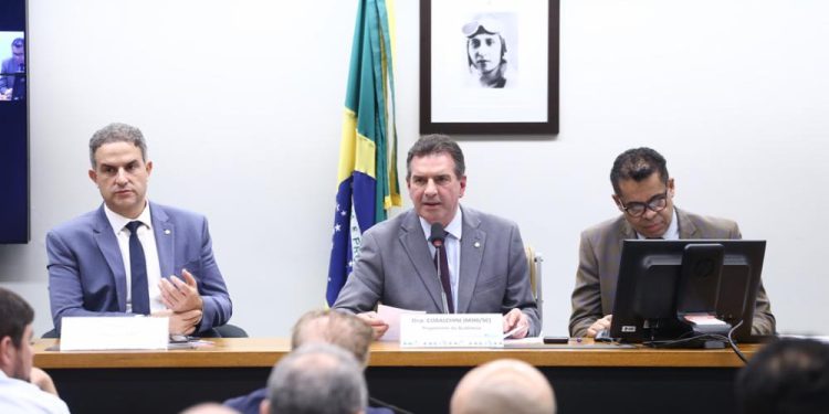 Deputados da FPA cobram do governo medidas urgentes para conter crise no setor leiteiro