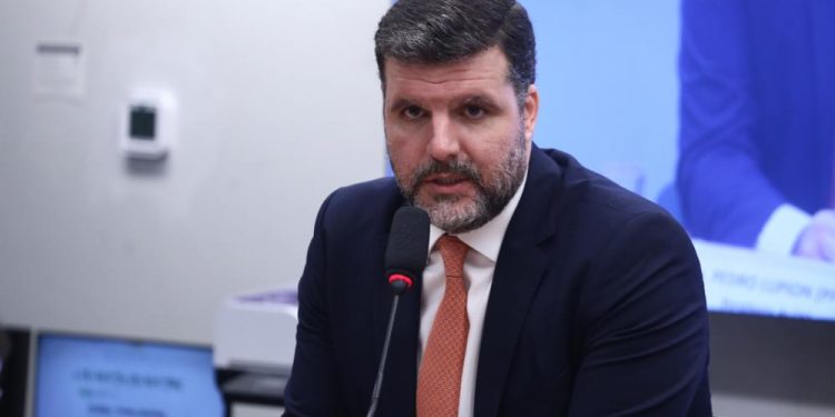 Deputados da FPA cobram do governo medidas urgentes para conter crise no setor leiteiro