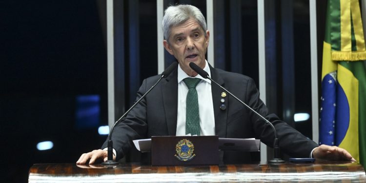 Senado aprova projeto que permite ao trabalhador safrista o direito de receber benefícios sociais