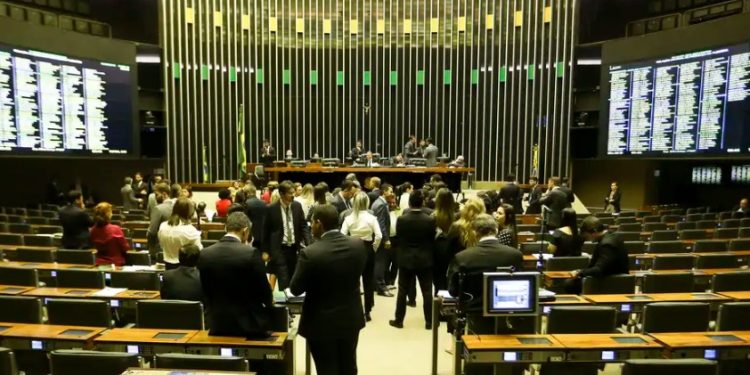 Câmara aprova projeto que endurece regras contra devedores contumazes