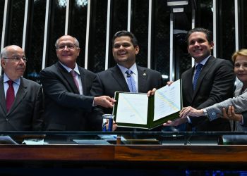 Congresso promulga acordo Mercosul–União Europeia e conclui ratificação no Brasil