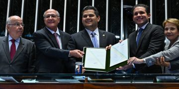 Congresso promulga acordo Mercosul–União Europeia e conclui ratificação no Brasil