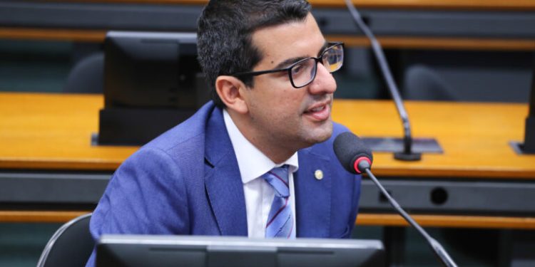 Marcelo Queiroz assume Comissão de Indústria, Comércio e Serviços e promete foco no crescimento econômico