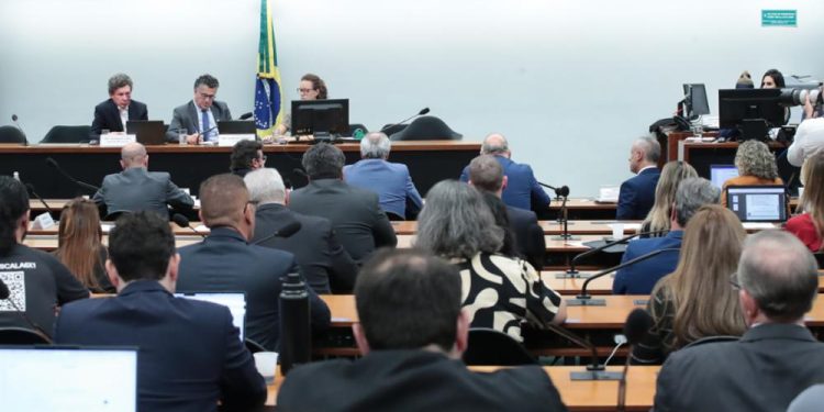 Agro pede transição equilibrada no debate sobre redução da jornada de trabalho