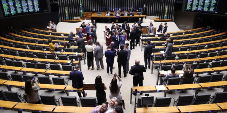 Câmara aprova medida que amplia crédito às exportações