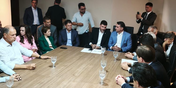 FPA tem reunião com Flávio Bolsonaro para alinhar apoio no segundo turno