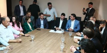 FPA tem reunião com Flávio Bolsonaro para alinhar apoio no segundo turno